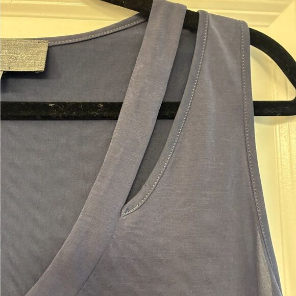 ANTHROPOLOGIE SUNDAY IN BROOKLYN Sleeveless Blouse Navy Women's Size Medium - Picture 3 of 5